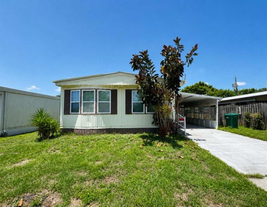 For Sale: $120,000 (2 beds, 2 baths, 1048 Square Feet)