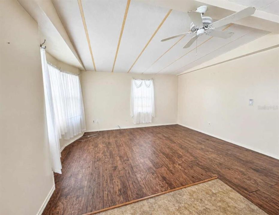 For Sale: $120,000 (2 beds, 2 baths, 1048 Square Feet)