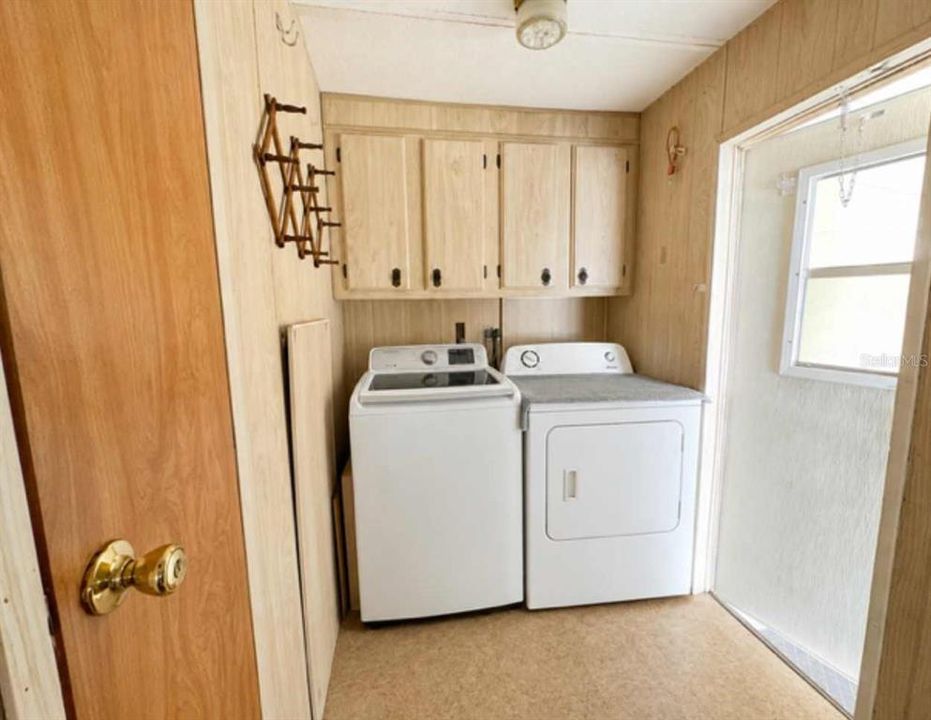 For Sale: $120,000 (2 beds, 2 baths, 1048 Square Feet)