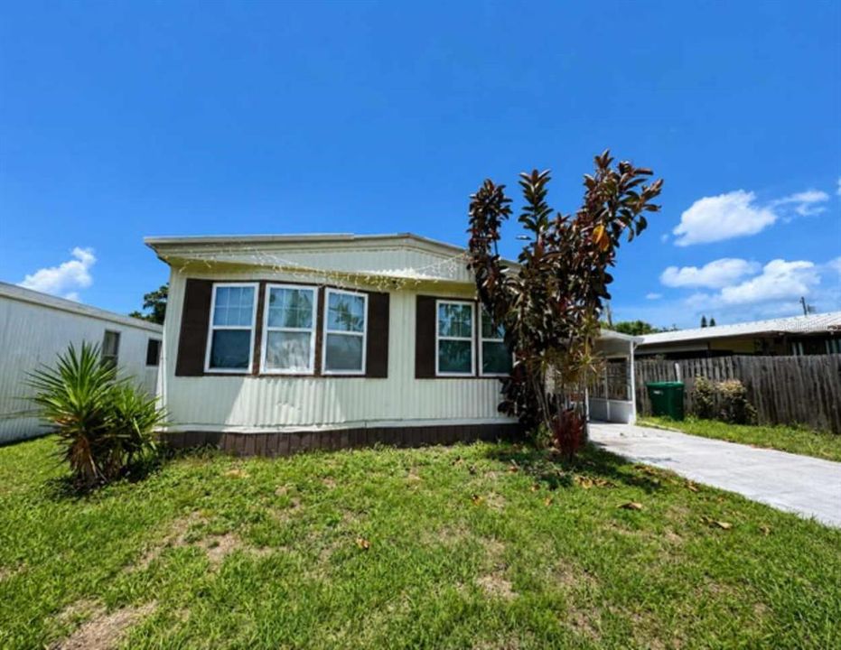 For Sale: $120,000 (2 beds, 2 baths, 1048 Square Feet)