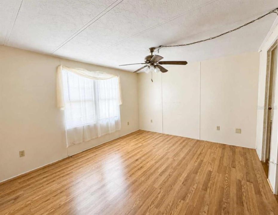 For Sale: $120,000 (2 beds, 2 baths, 1048 Square Feet)
