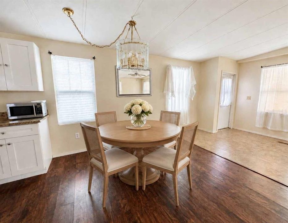 For Sale: $120,000 (2 beds, 2 baths, 1048 Square Feet)