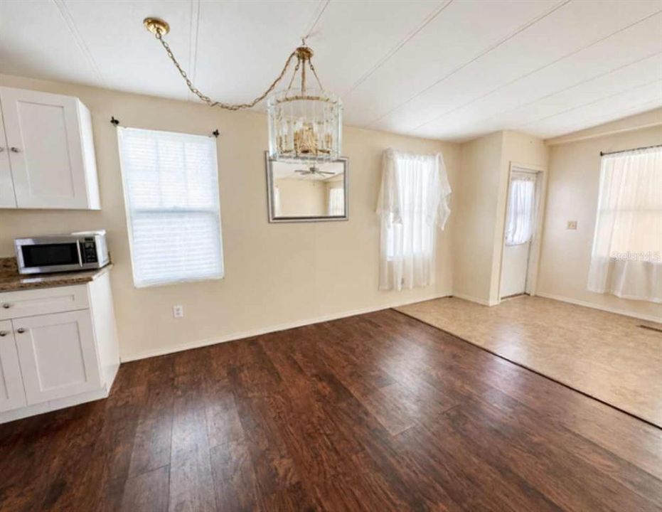 For Sale: $120,000 (2 beds, 2 baths, 1048 Square Feet)