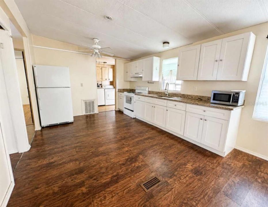 For Sale: $120,000 (2 beds, 2 baths, 1048 Square Feet)