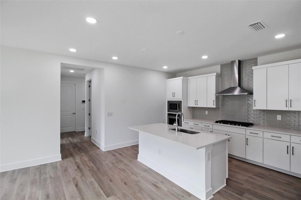 For Rent: $2,950 (3 beds, 2 baths, 1795 Square Feet)