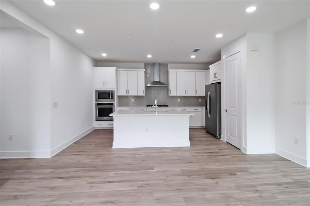 For Rent: $2,950 (3 beds, 2 baths, 1795 Square Feet)