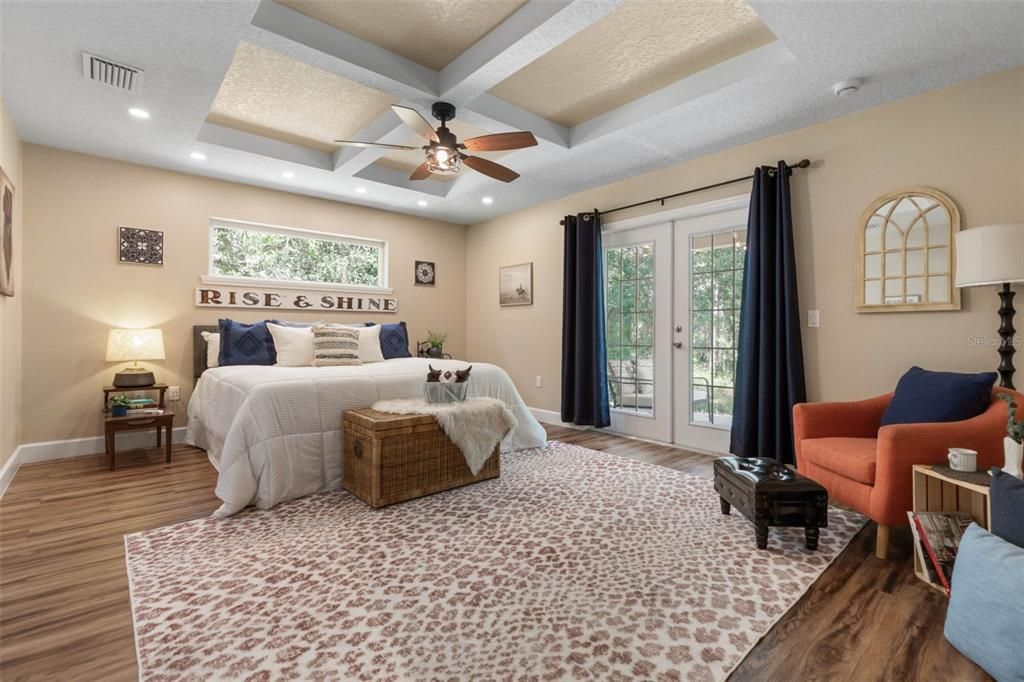 En Venta: $699,900 (4 camas, 3 baños, 2283 Pies cuadrados)