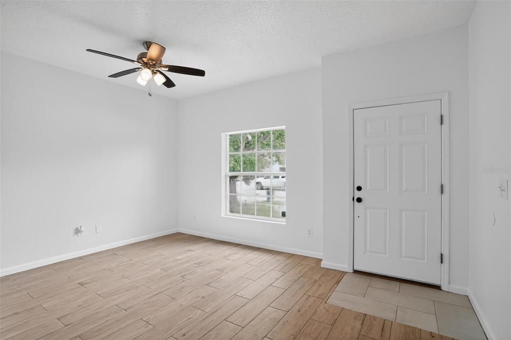 For Sale: $249,900 (3 beds, 2 baths, 1065 Square Feet)