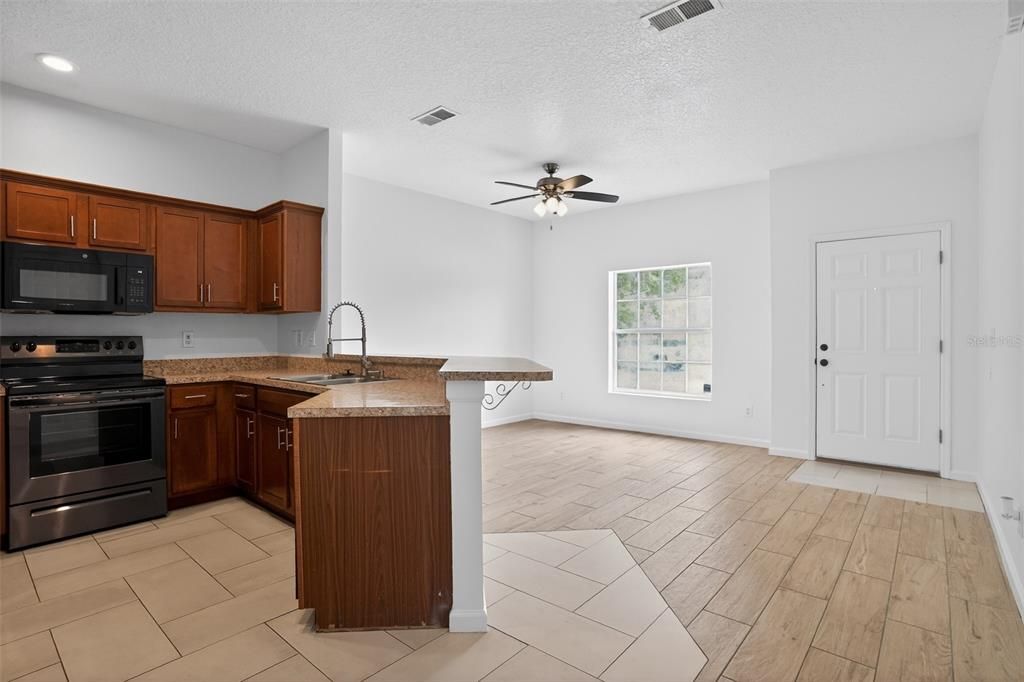 For Sale: $249,900 (3 beds, 2 baths, 1065 Square Feet)