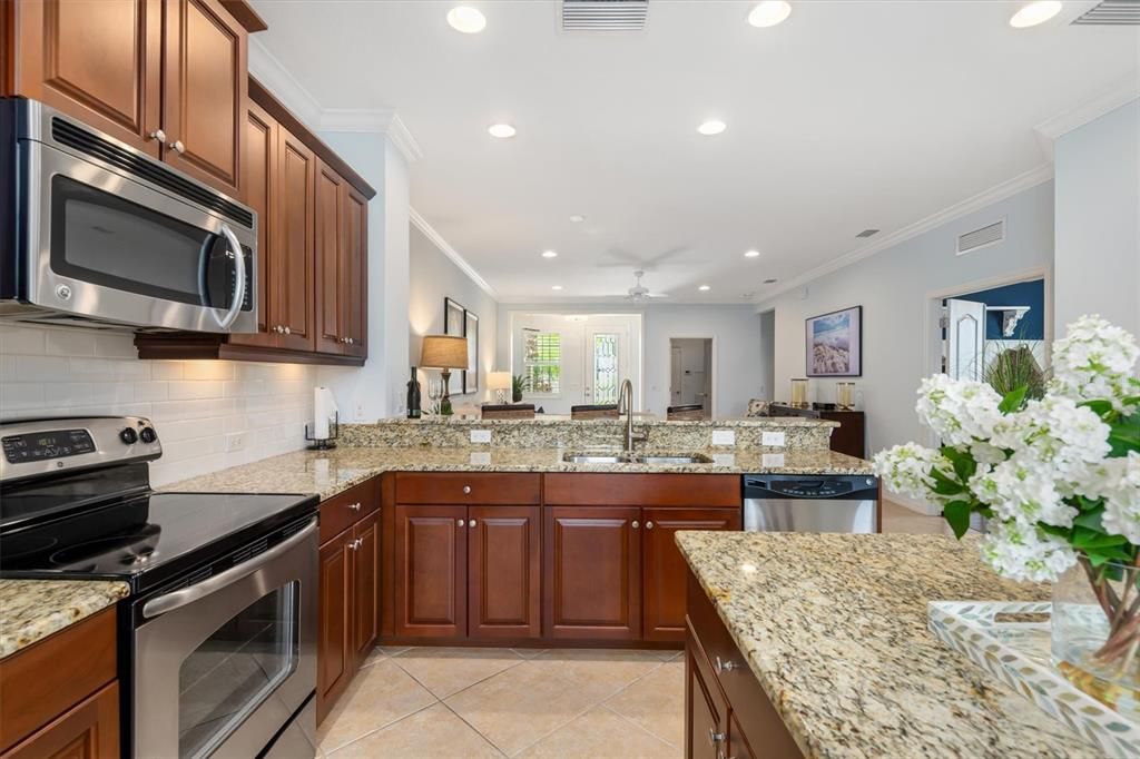 For Sale: $315,000 (2 beds, 2 baths, 1560 Square Feet)