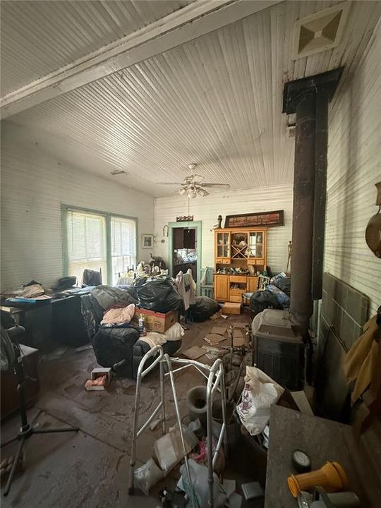 Active With Contract: $199,000 (3 beds, 2 baths, 1954 Square Feet)