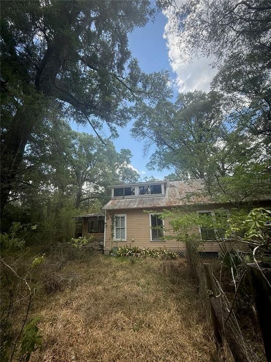 Active With Contract: $199,000 (3 beds, 2 baths, 1954 Square Feet)