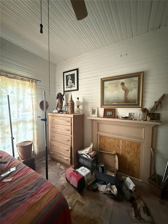 Active With Contract: $199,000 (3 beds, 2 baths, 1954 Square Feet)