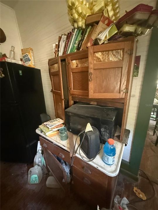 Active With Contract: $199,000 (3 beds, 2 baths, 1954 Square Feet)