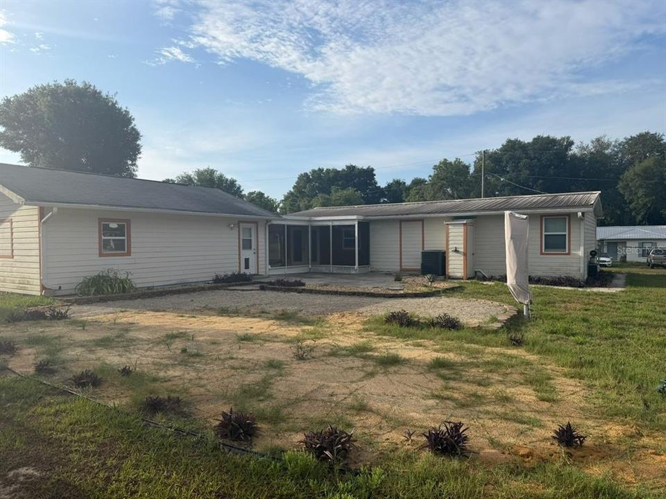 For Rent: $1,700 (3 beds, 2 baths, 1056 Square Feet)