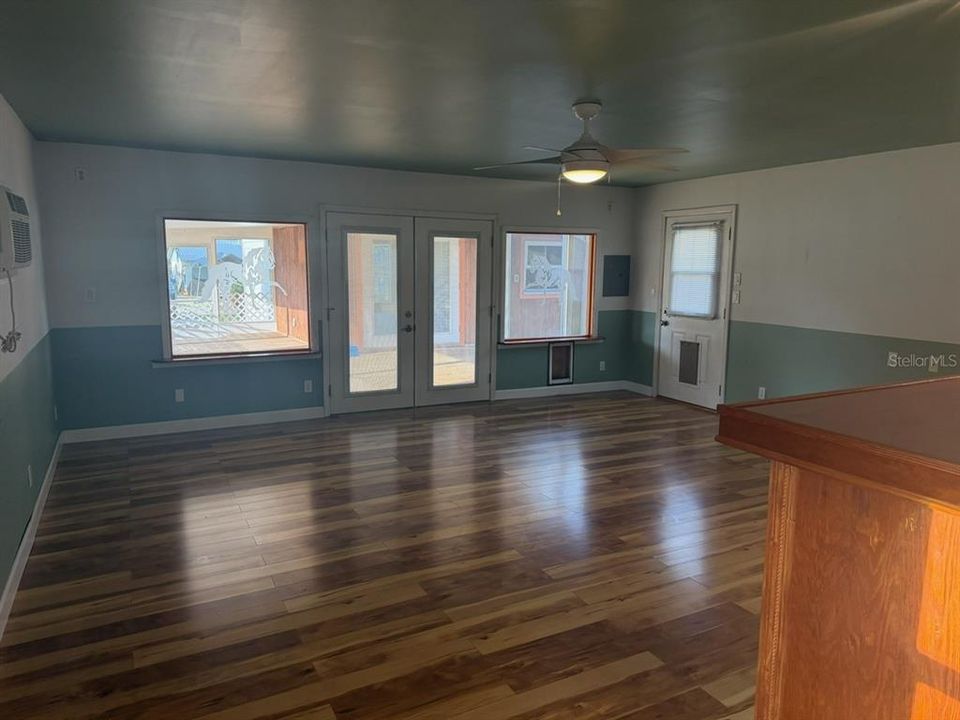 For Rent: $1,700 (3 beds, 2 baths, 1056 Square Feet)