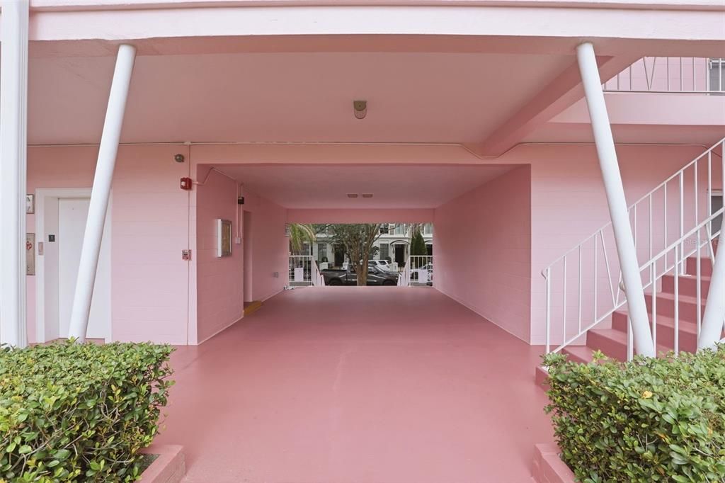 For Rent: $3,200 (1 beds, 1 baths, 673 Square Feet)