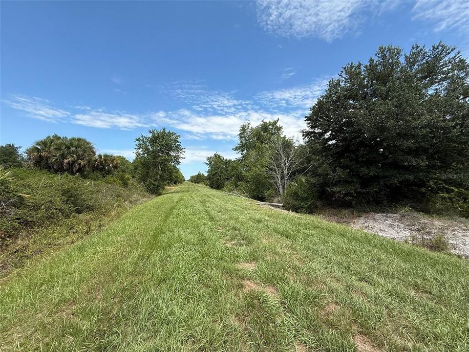 待售: $29,900 (1.25 acres)