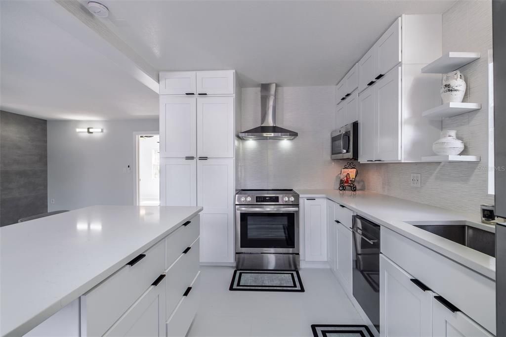 For Sale: $1,150,000 (5 beds, 0 baths, 2552 Square Feet)