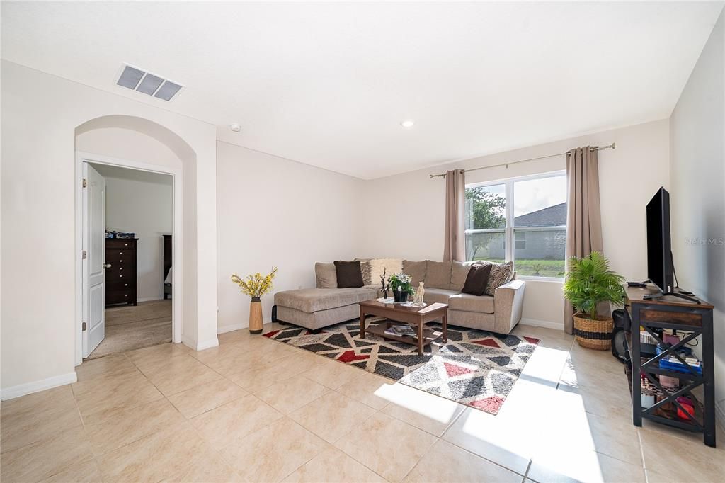 For Sale: $390,000 (4 beds, 2 baths, 1830 Square Feet)