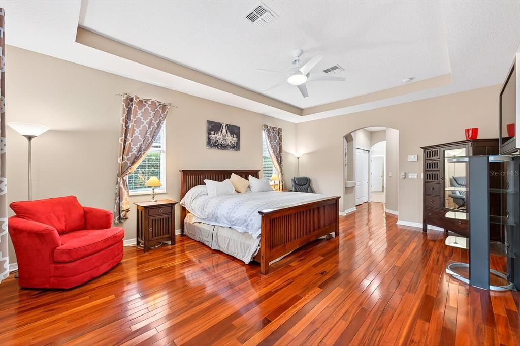 For Sale: $790,000 (5 beds, 4 baths, 3917 Square Feet)