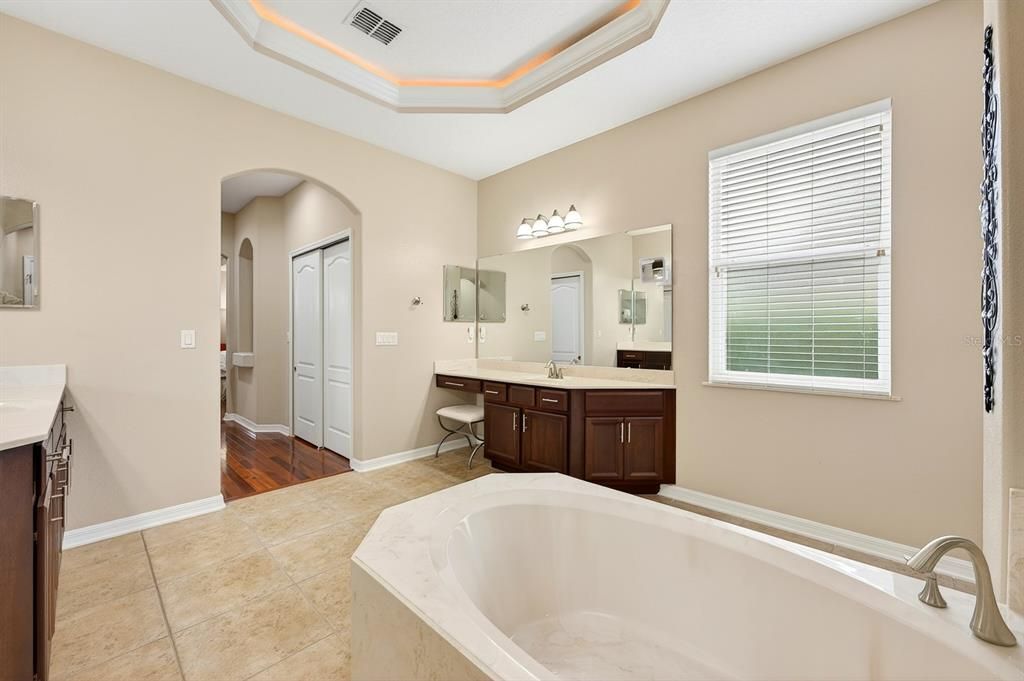For Sale: $790,000 (5 beds, 4 baths, 3917 Square Feet)