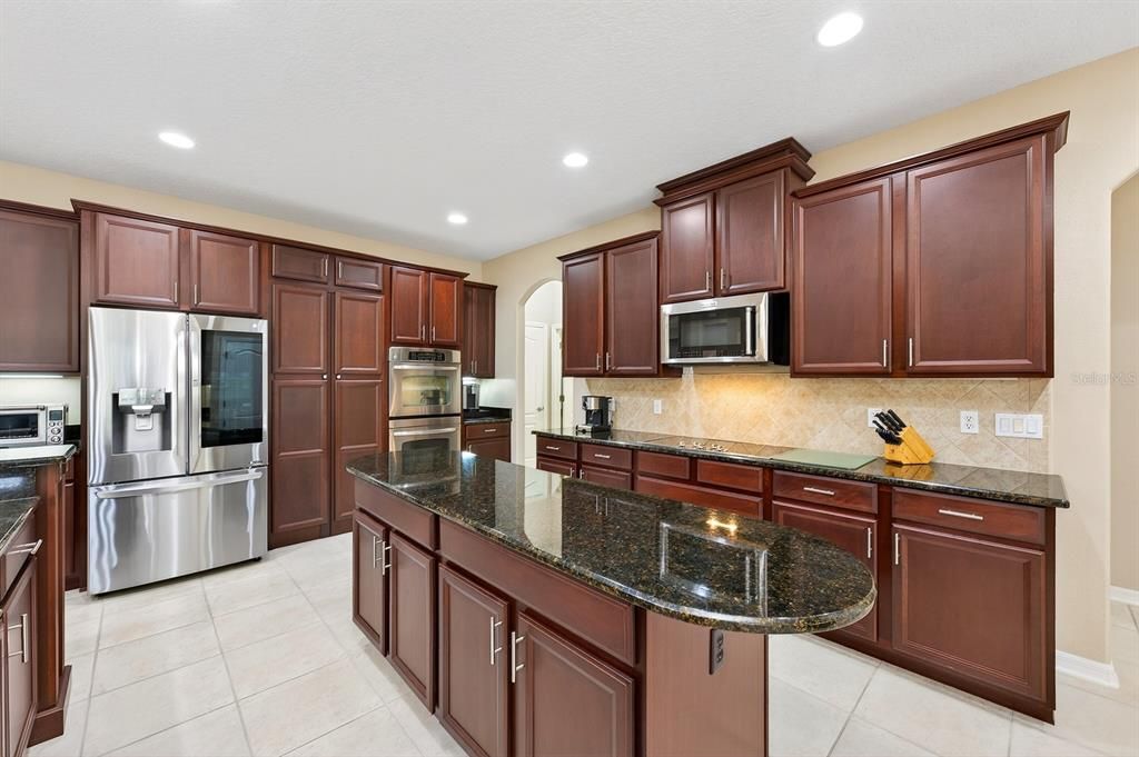 For Sale: $790,000 (5 beds, 4 baths, 3917 Square Feet)