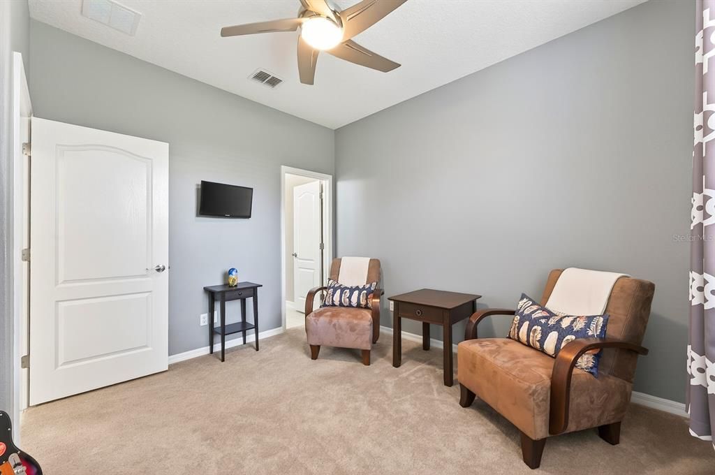 For Sale: $790,000 (5 beds, 4 baths, 3917 Square Feet)