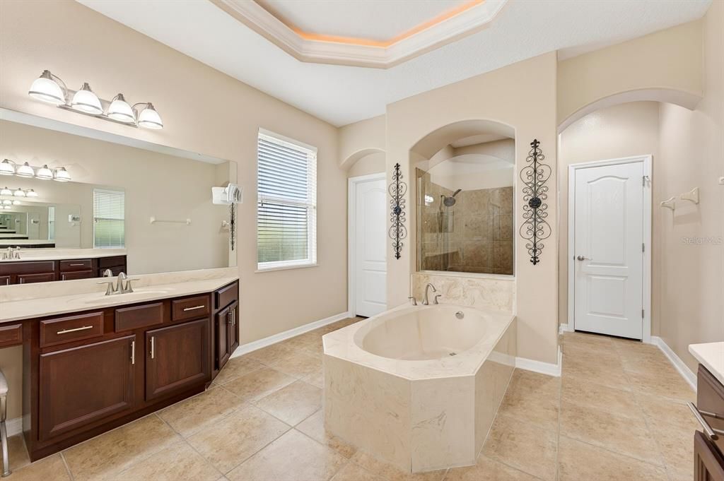 For Sale: $790,000 (5 beds, 4 baths, 3917 Square Feet)