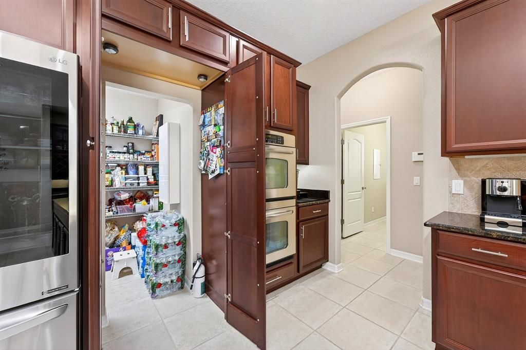 For Sale: $790,000 (5 beds, 4 baths, 3917 Square Feet)