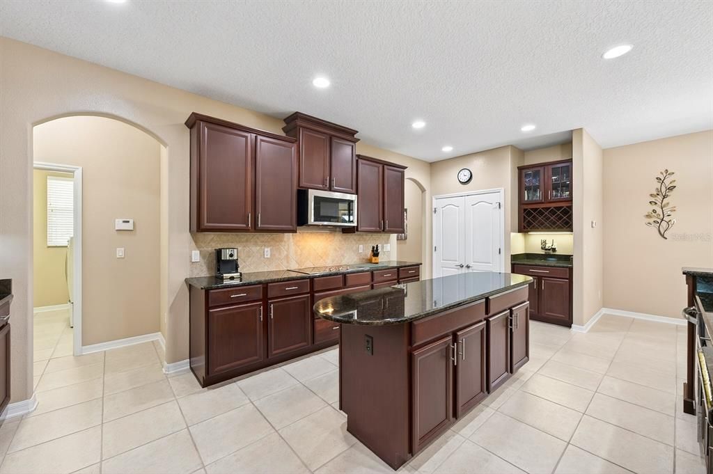 For Sale: $790,000 (5 beds, 4 baths, 3917 Square Feet)