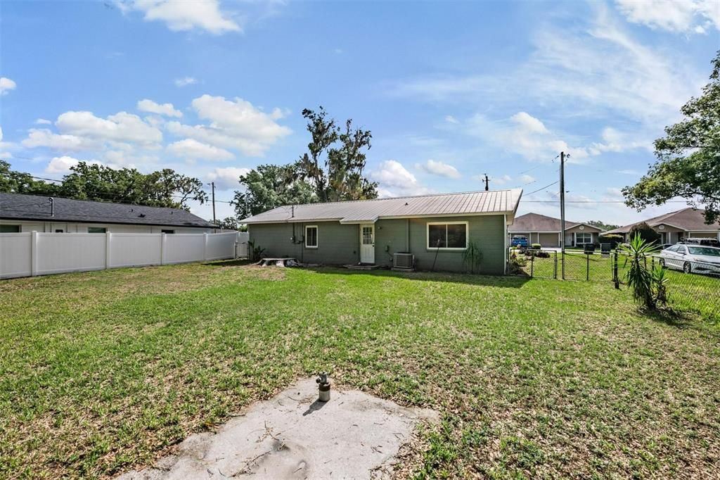 For Sale: $300,000 (3 beds, 2 baths, 1428 Square Feet)