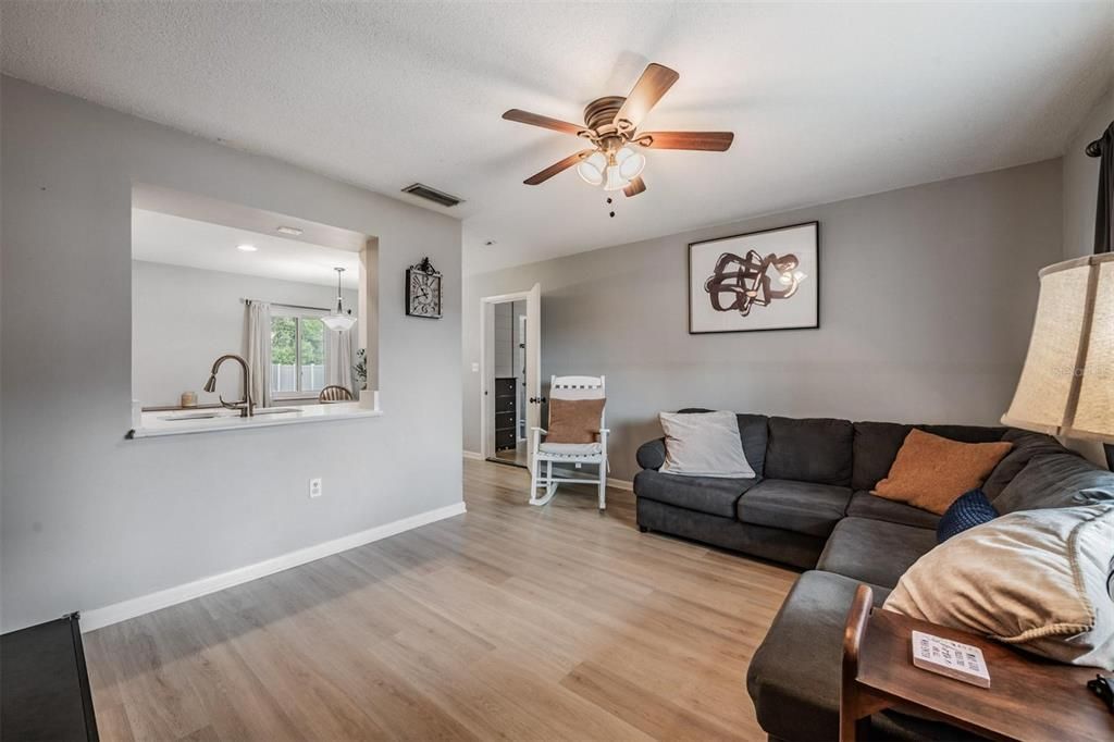 For Sale: $300,000 (3 beds, 2 baths, 1428 Square Feet)
