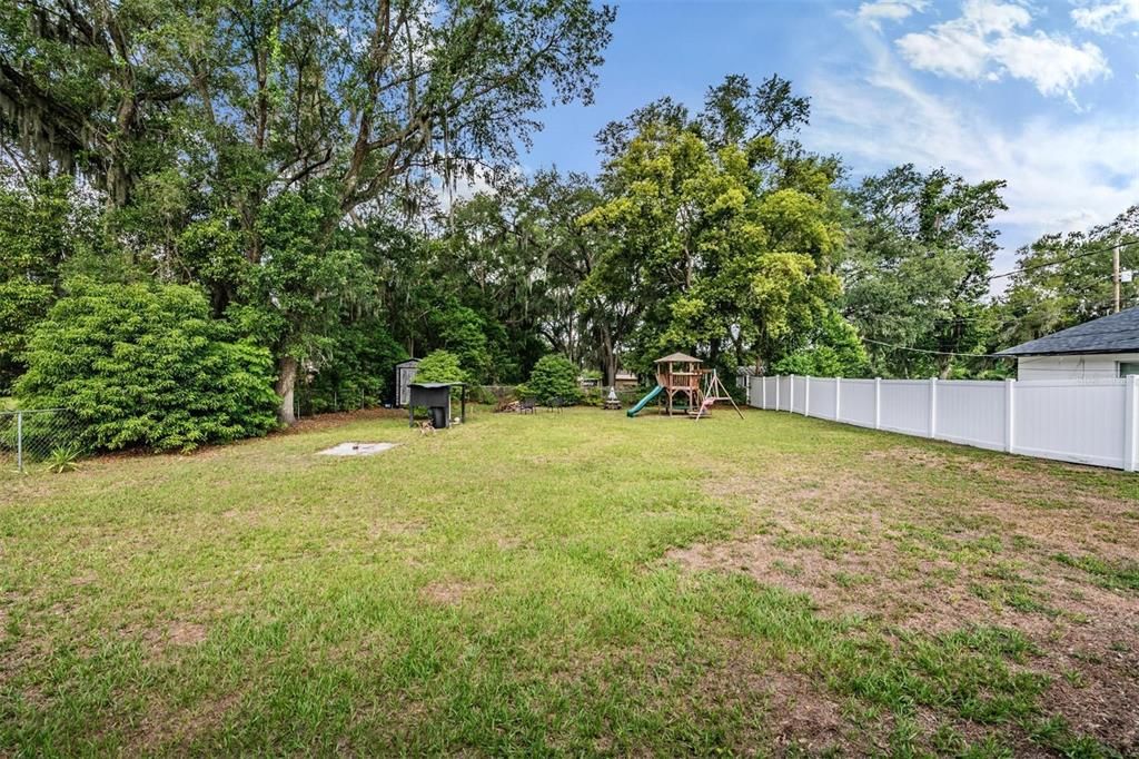 For Sale: $300,000 (3 beds, 2 baths, 1428 Square Feet)