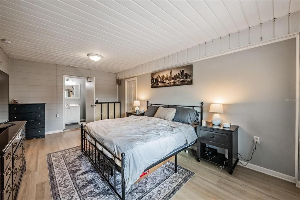 For Sale: $300,000 (3 beds, 2 baths, 1428 Square Feet)