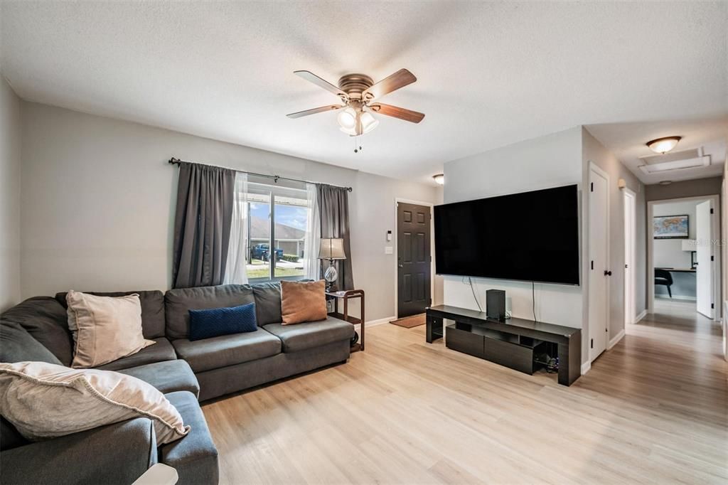 For Sale: $300,000 (3 beds, 2 baths, 1428 Square Feet)