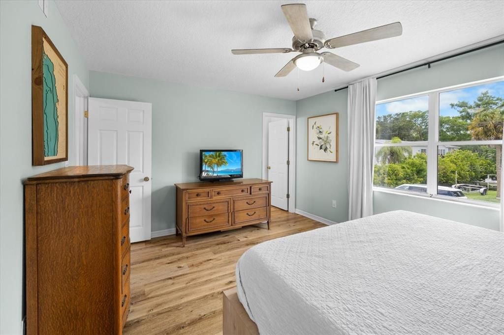For Sale: $600,000 (2 beds, 3 baths, 1288 Square Feet)