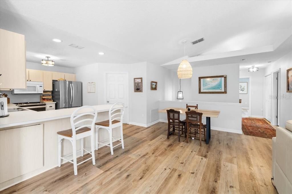 For Sale: $600,000 (2 beds, 3 baths, 1288 Square Feet)