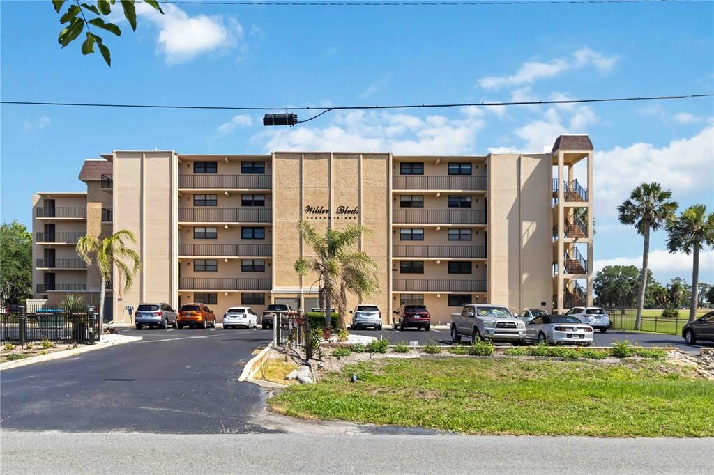 For Sale: $160,000 (2 beds, 2 baths, 1056 Square Feet)