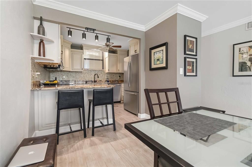 For Sale: $160,000 (2 beds, 2 baths, 1056 Square Feet)