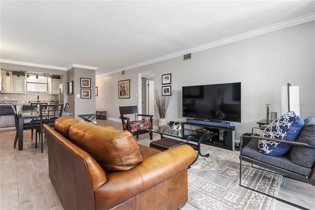 For Sale: $160,000 (2 beds, 2 baths, 1056 Square Feet)