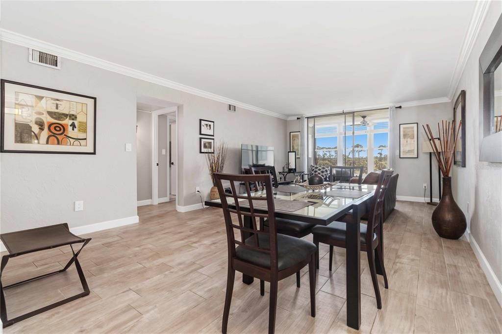 For Sale: $160,000 (2 beds, 2 baths, 1056 Square Feet)
