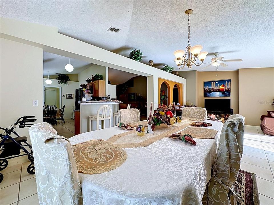 En Venta: $360,000 (3 camas, 2 baños, 1874 Pies cuadrados)