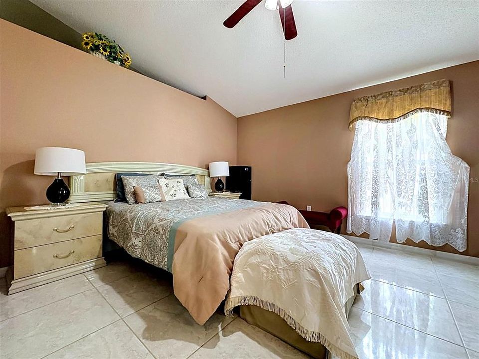 En Venta: $360,000 (3 camas, 2 baños, 1874 Pies cuadrados)