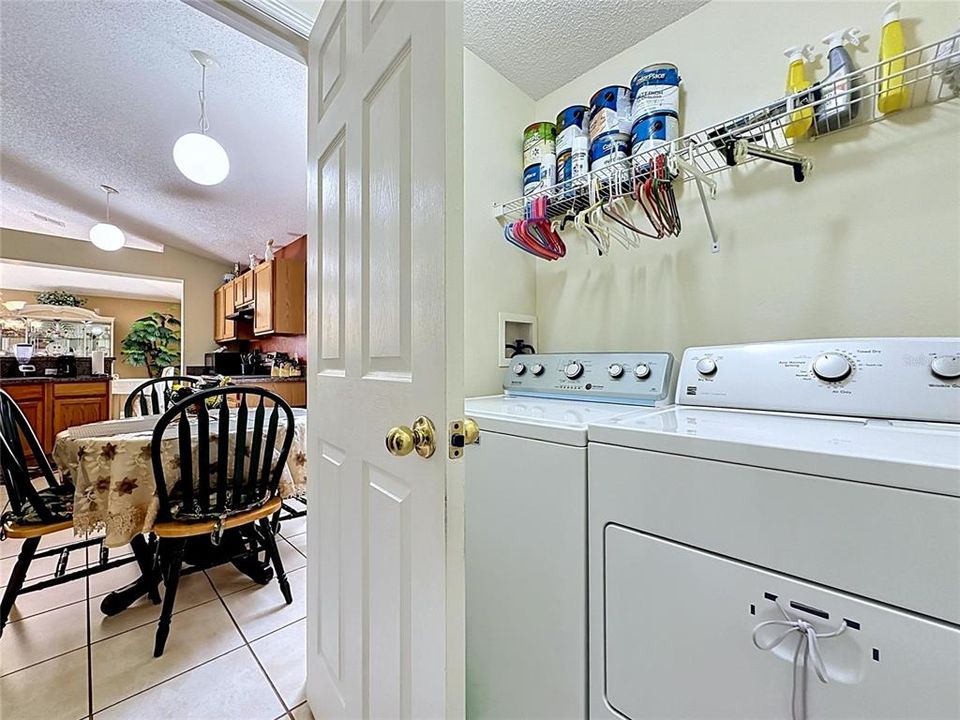 En Venta: $360,000 (3 camas, 2 baños, 1874 Pies cuadrados)