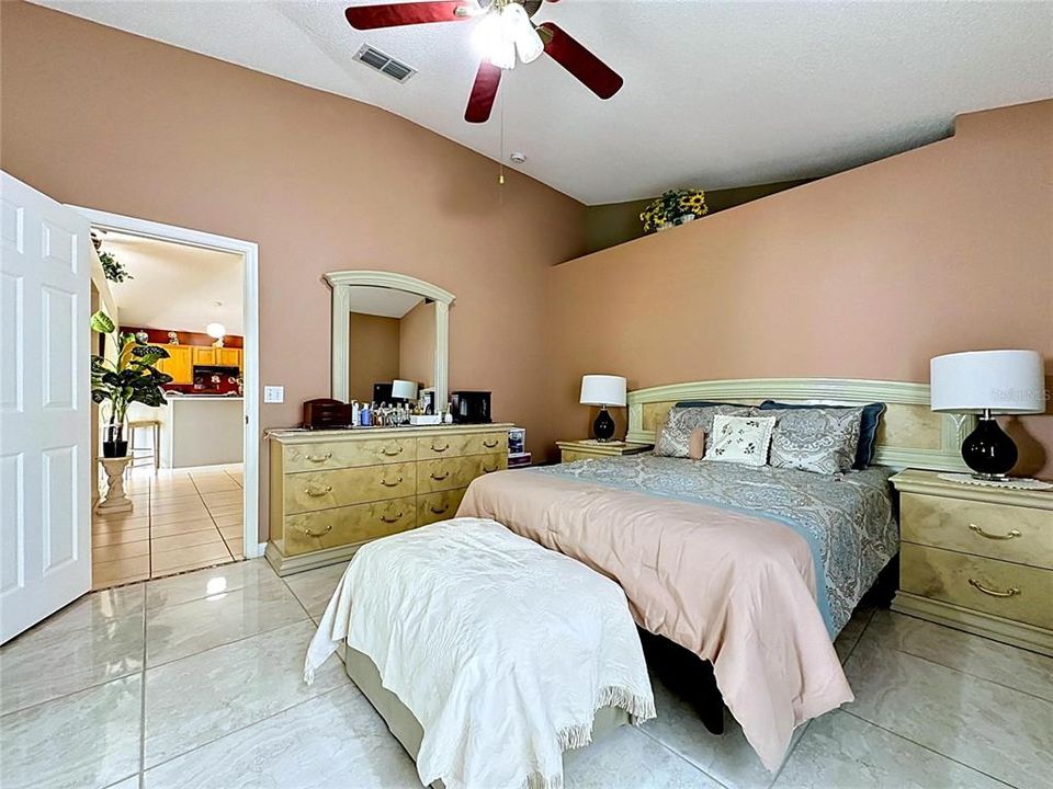 En Venta: $360,000 (3 camas, 2 baños, 1874 Pies cuadrados)