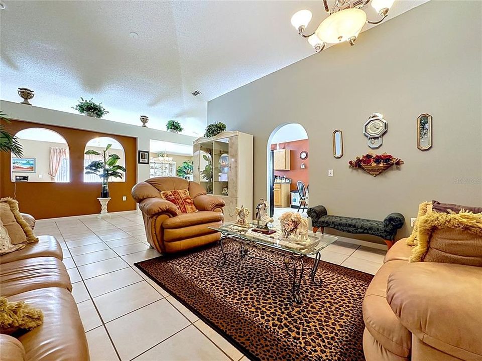 En Venta: $360,000 (3 camas, 2 baños, 1874 Pies cuadrados)
