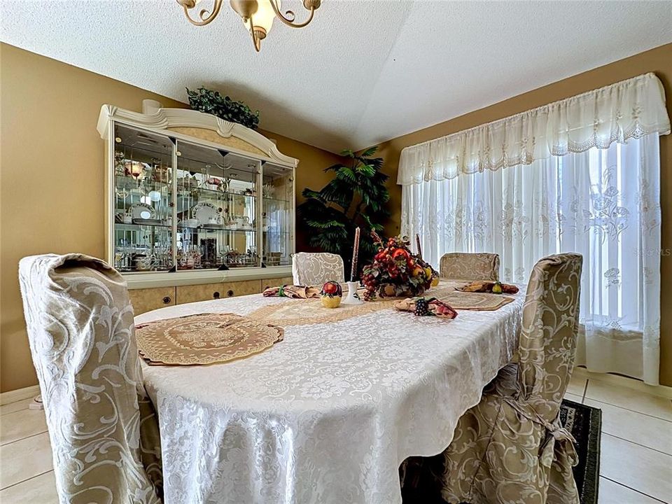 En Venta: $360,000 (3 camas, 2 baños, 1874 Pies cuadrados)