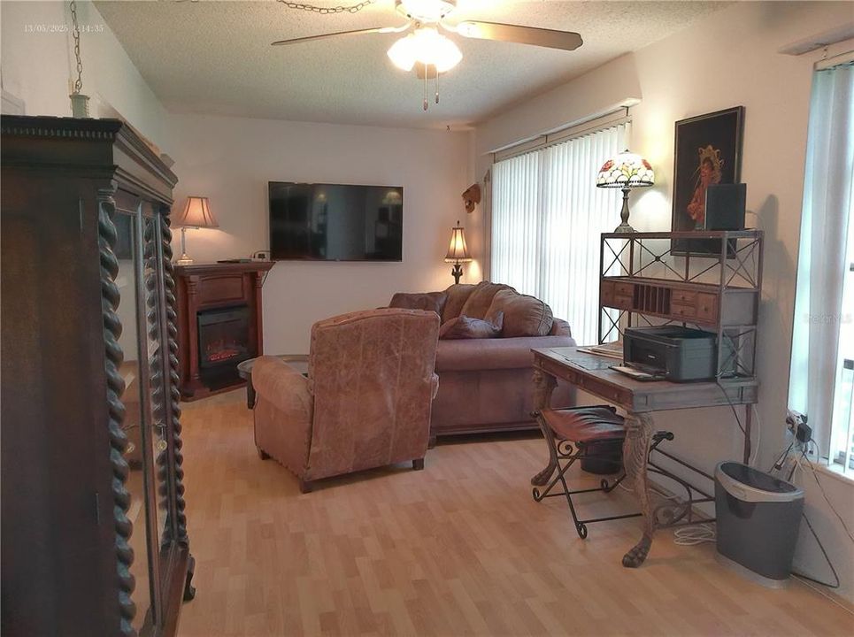 В аренду: $1,900 (2 спален, 2 ванн, 1400 Квадратных фут)