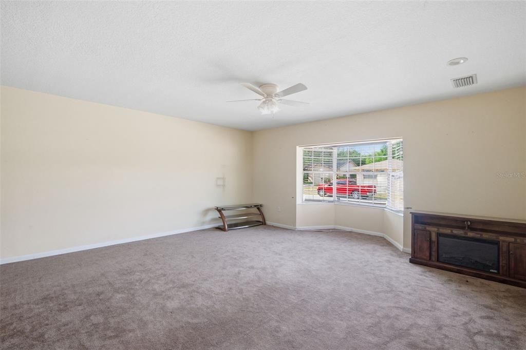 Active With Contract: $240,000 (3 beds, 2 baths, 1890 Square Feet)